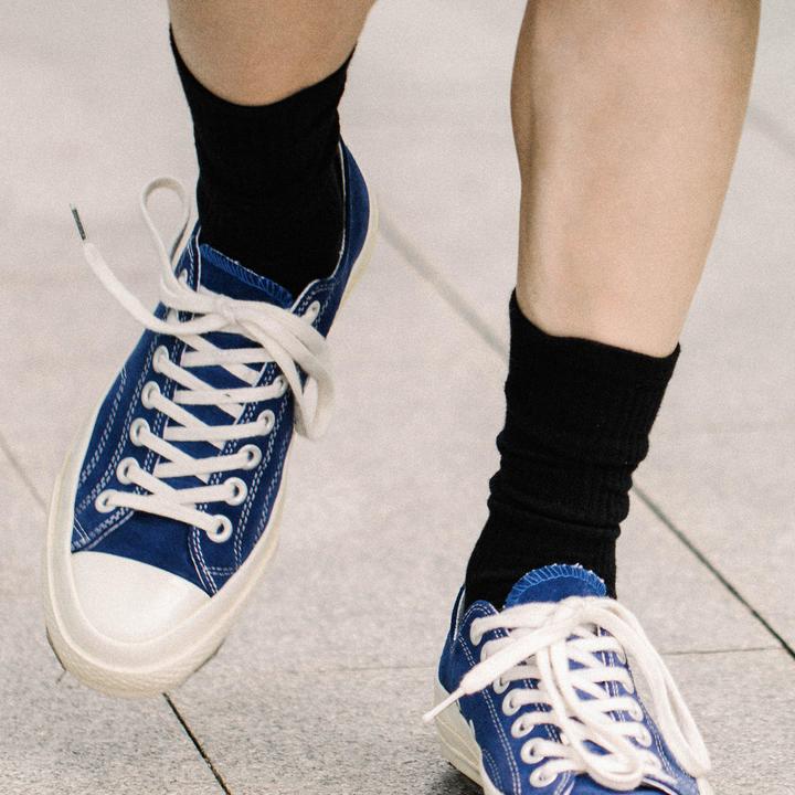 穿鞋子露出袜子很 low 吗?