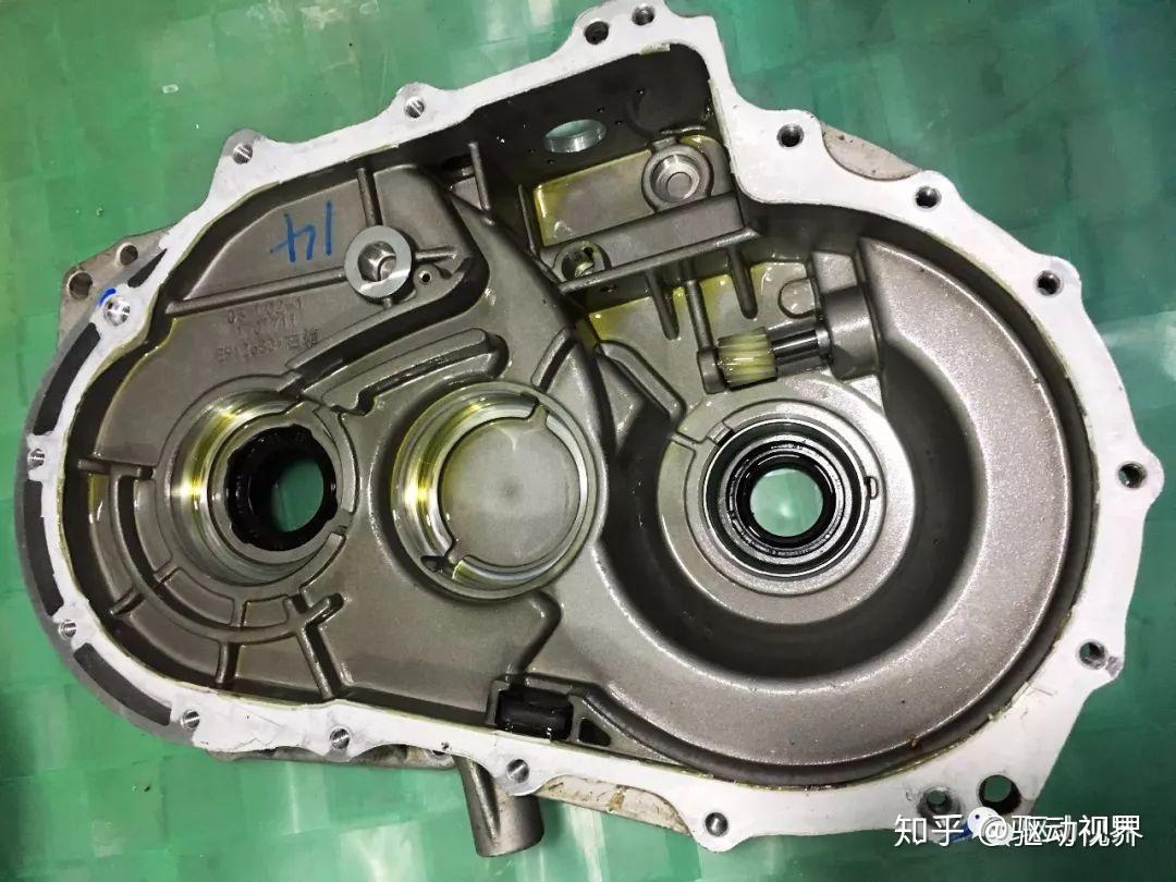 某电动汽车减速器拆解报告1减速器总成的拆解