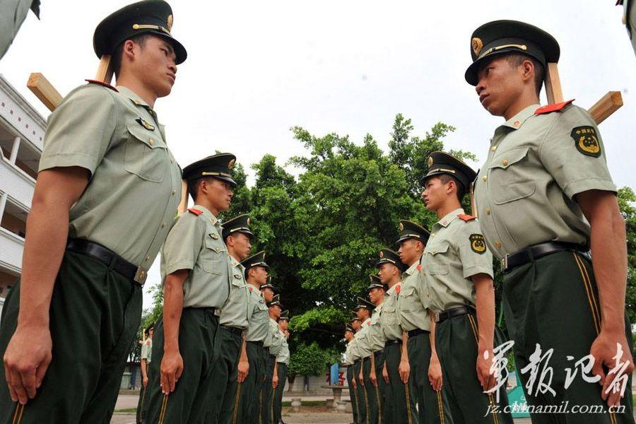 军姿的正确打开方式一