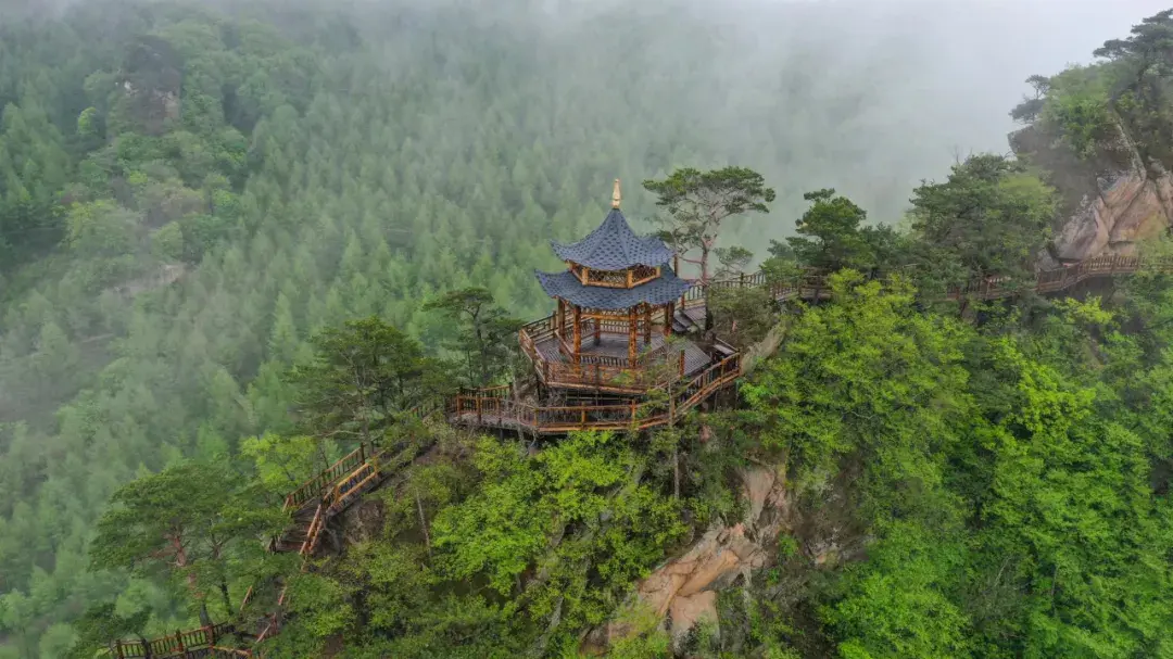 春游花海走林间,夏挽清风,秋赏枫姿疑画境——本溪老边沟风景区