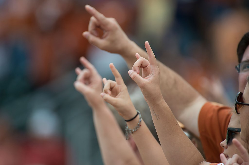 Ut Dallas Hand Sign 【留学生活】PHD学姐和你分享在UT-Austin的精彩人生! - 知乎