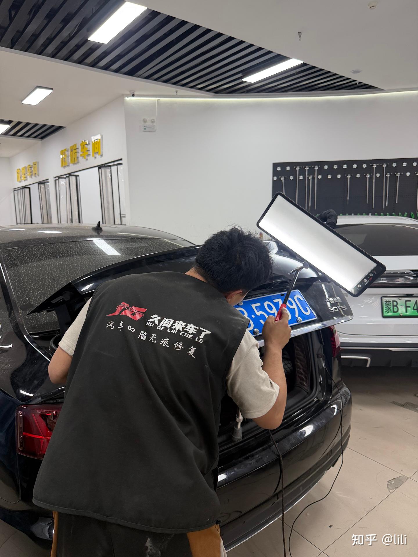 汽车挡风玻璃裂了,小店修、换玻璃和大店修复,到底哪种最靠谱?