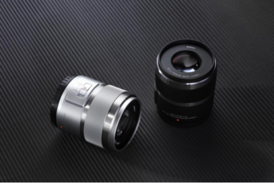 小米最近开售小蚁微单相机 套装2999 那么同价