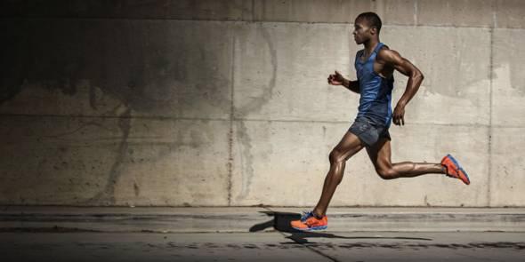 错误动作1 :大跨步前进