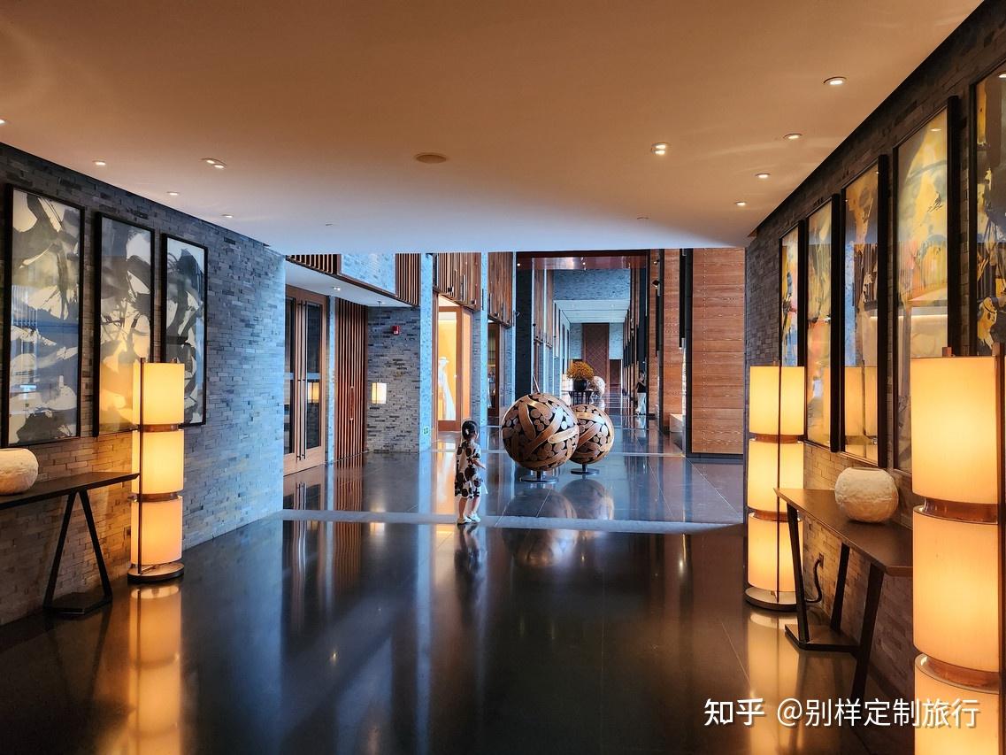 一秒心动的三亚酒店！比艾迪逊更隐世，比瑰丽更艺术！太阳湾柏悦：凯悦系顶配，独享一湾：130米超长无边泳池+1300件艺术品... - 知乎