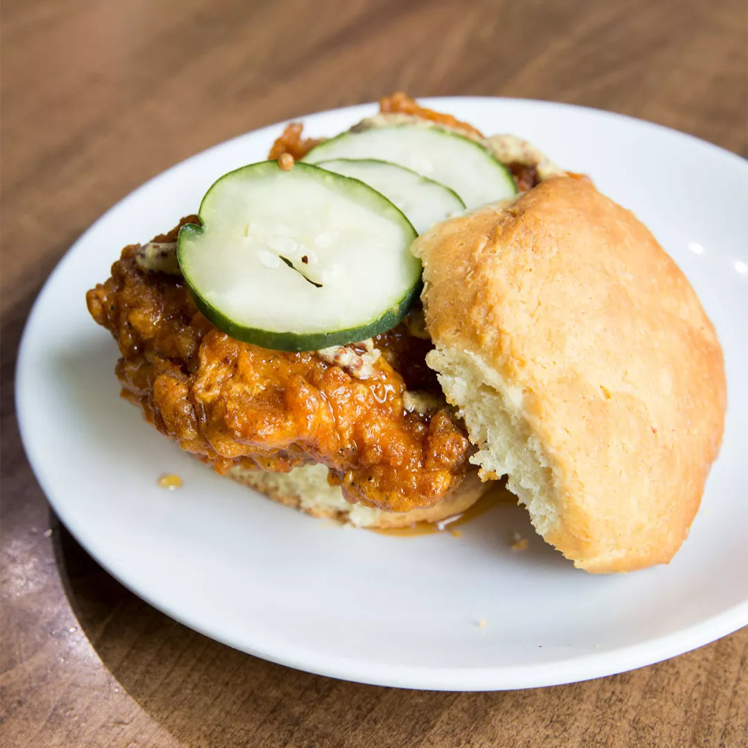 biscuit lovejennishatti bs在采访时,范德堡的毕业生刚开始一口