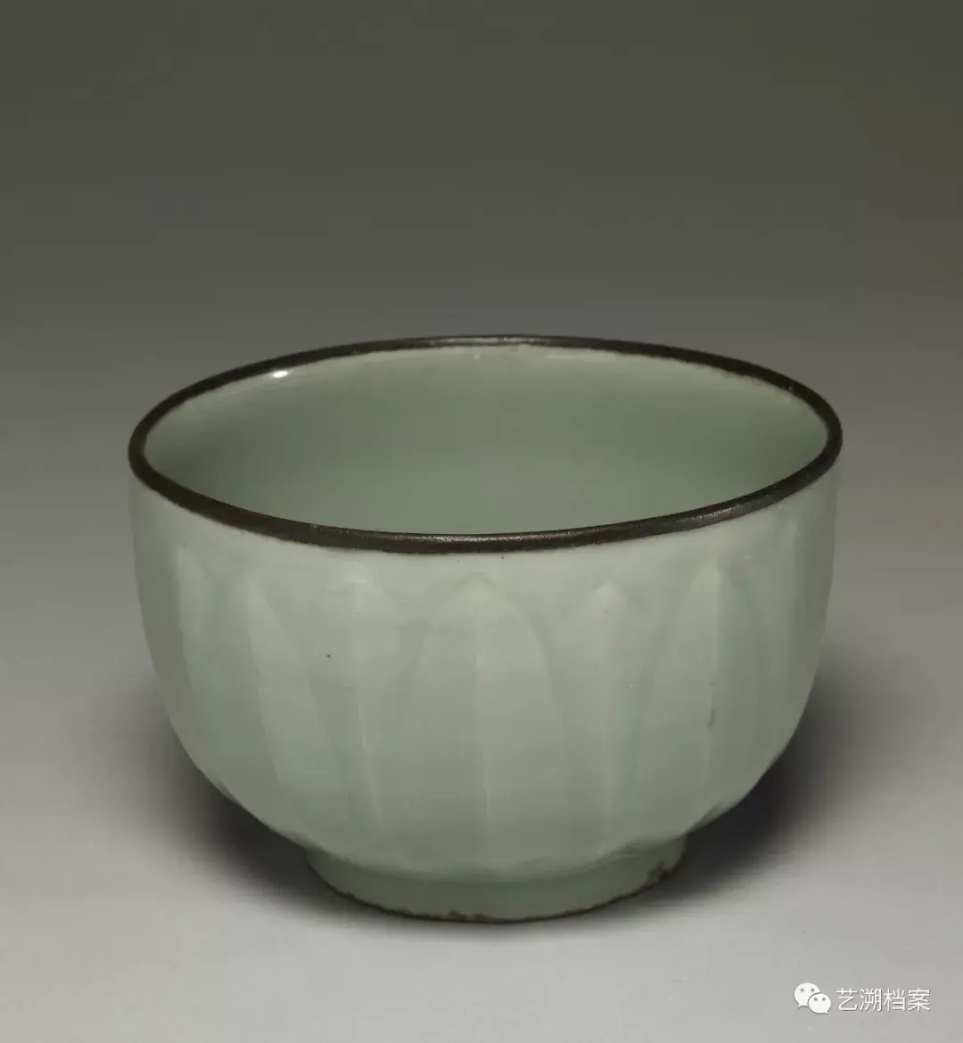 南宋 龙泉窑青瓷莲瓣碗