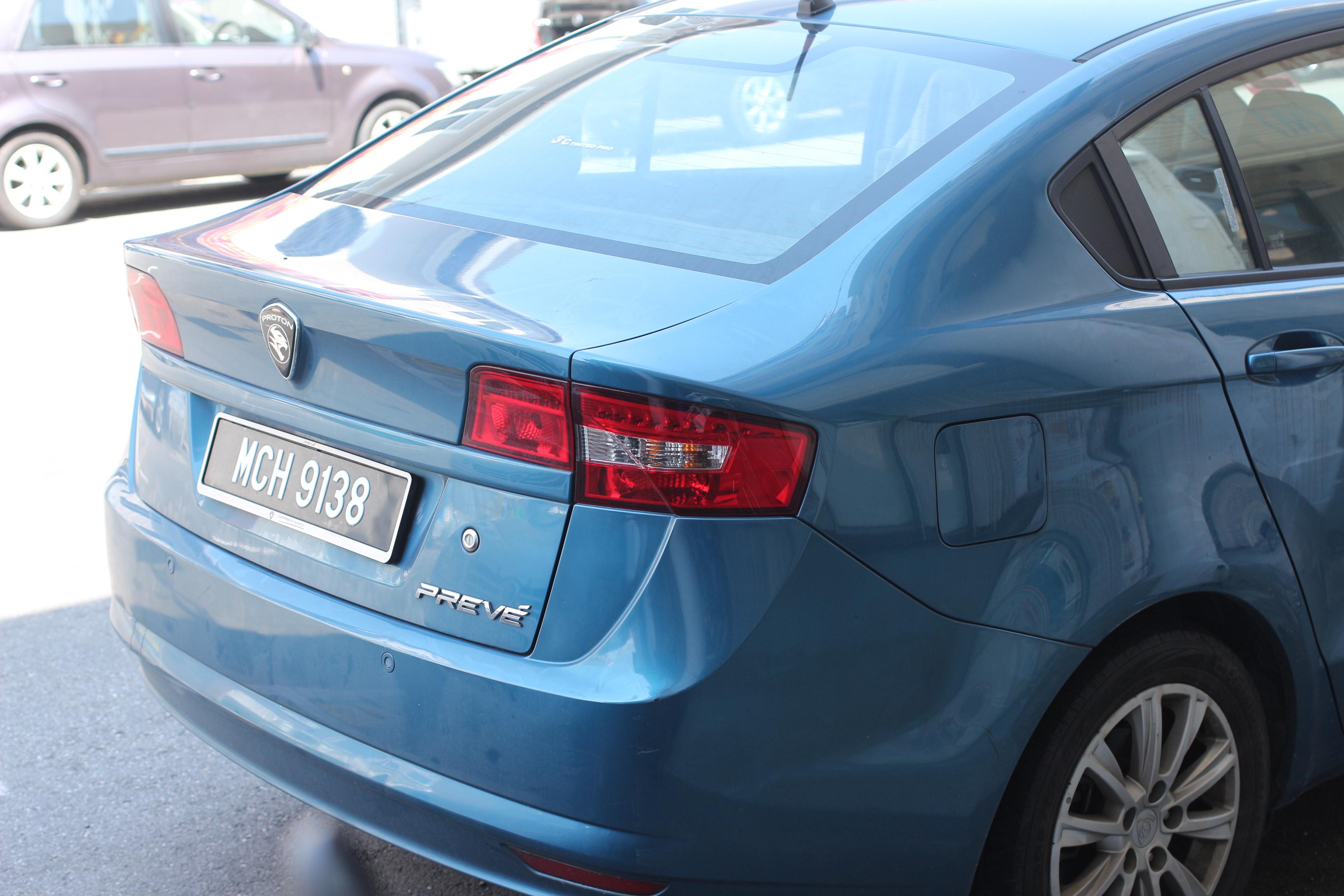 宝腾的另一款车,从尾标可以看出车型名叫preve.