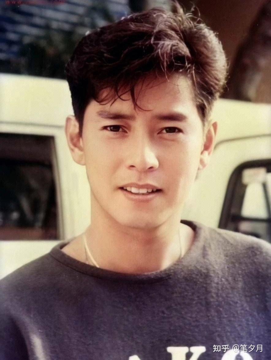 丁克15年,谭咏麟:10亿让我私生子认祖归宗,杨洁薇转身削发成尼