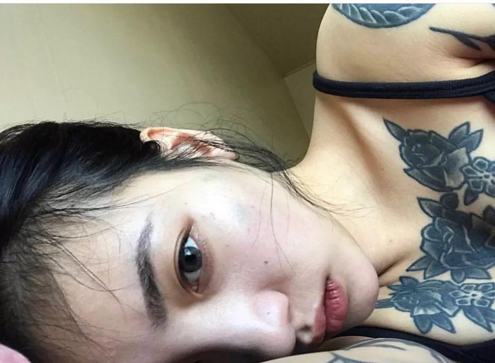 身材堪比吉娜的韩国纹身师nini多少人想躺在她的针头下