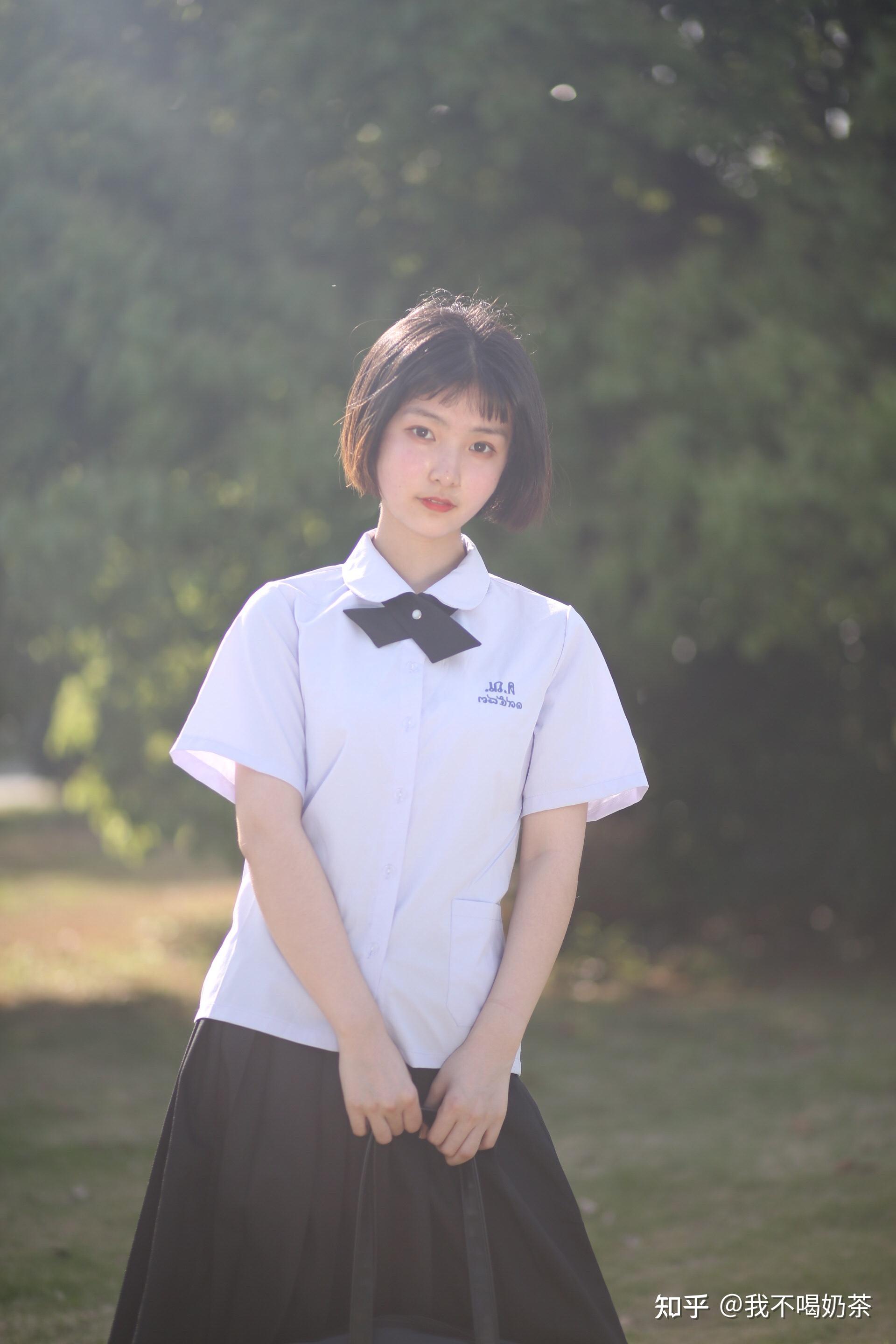 而现实生活中见到的女生短发都平平无奇?