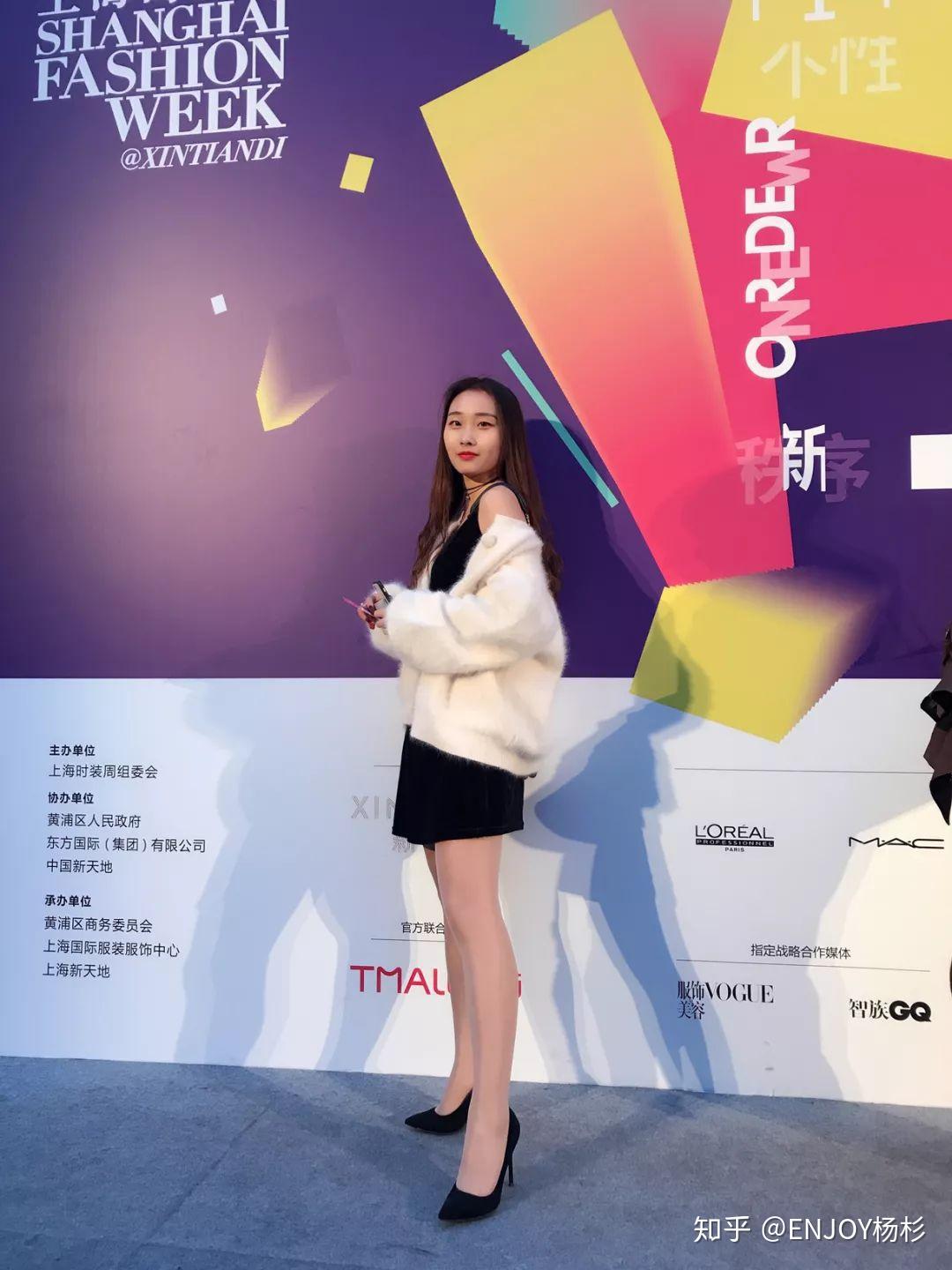 李大宝作为团队的忙内,负责市场部.性格呢活泼可爱.