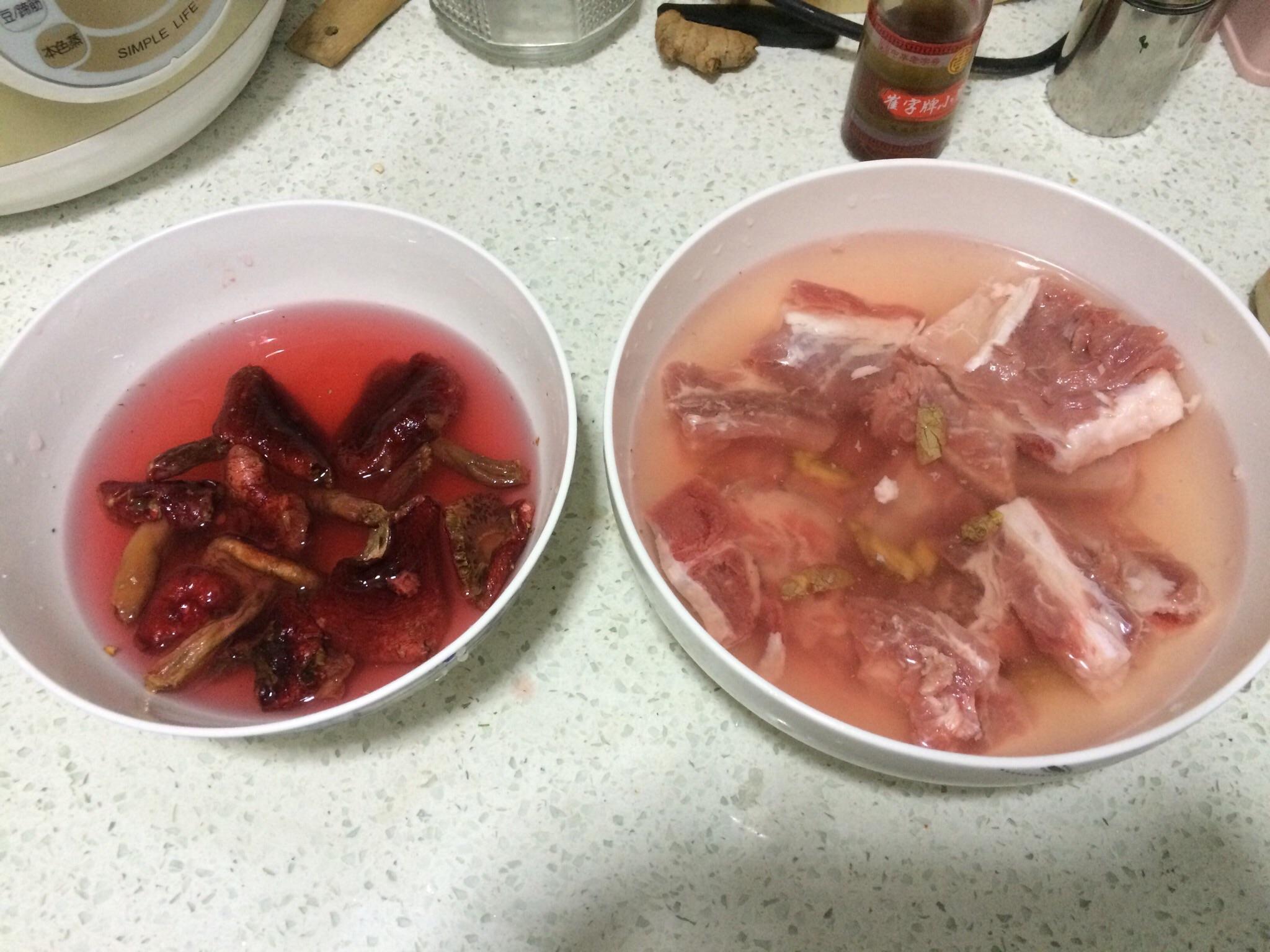 野生红菇排骨汤怎么做_野生红菇排骨汤的做法_归家小厨_豆果美食