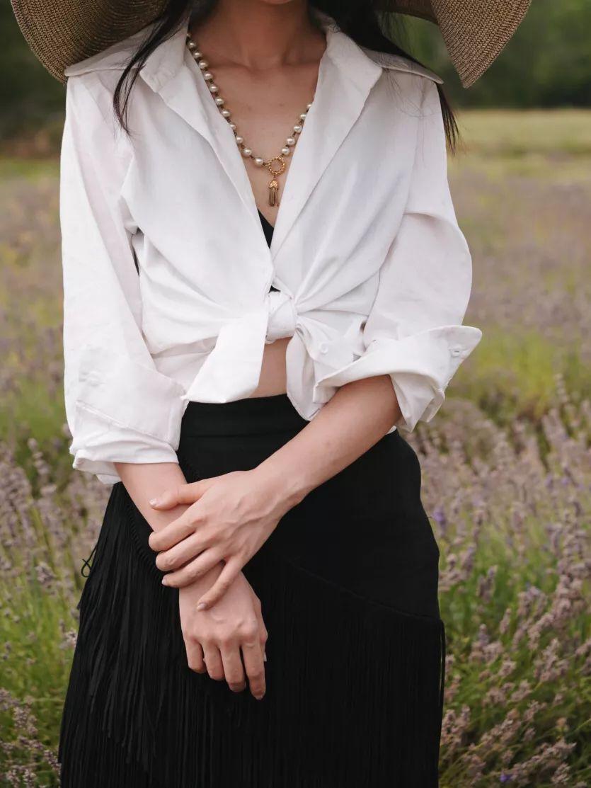 最高级的法国旅行街拍穿搭只用香奈儿女士最爱的黑白色