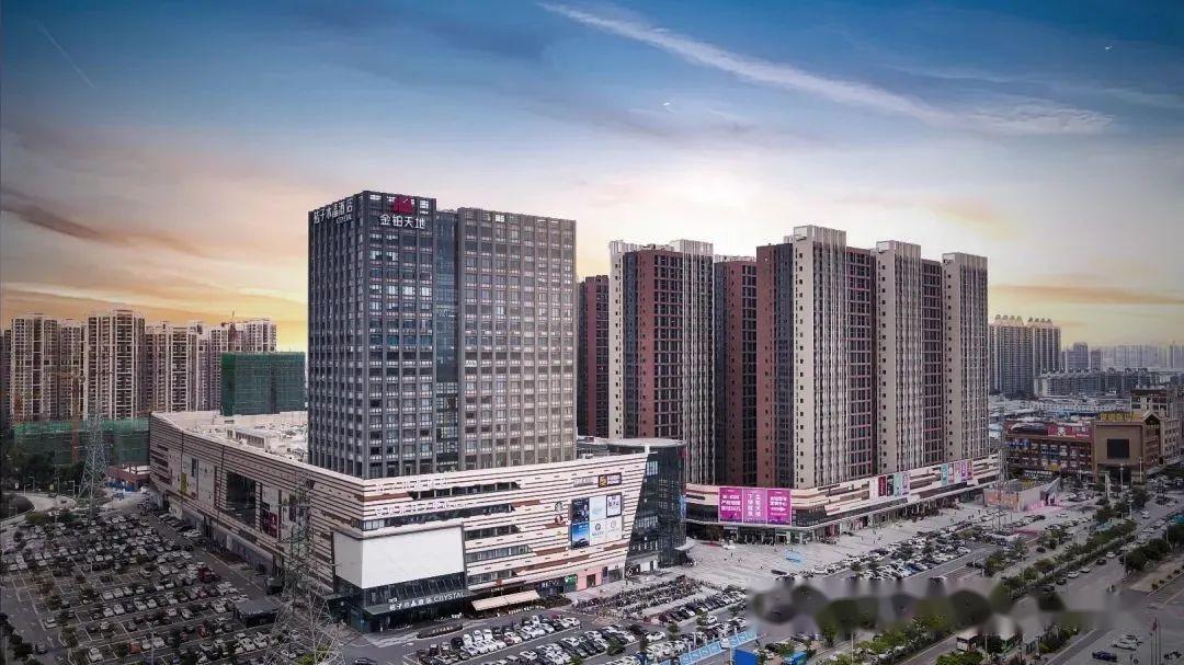 如今,为响应市场热捧,金铂壹号5期新品火爆登场,建面约37-42m05,是