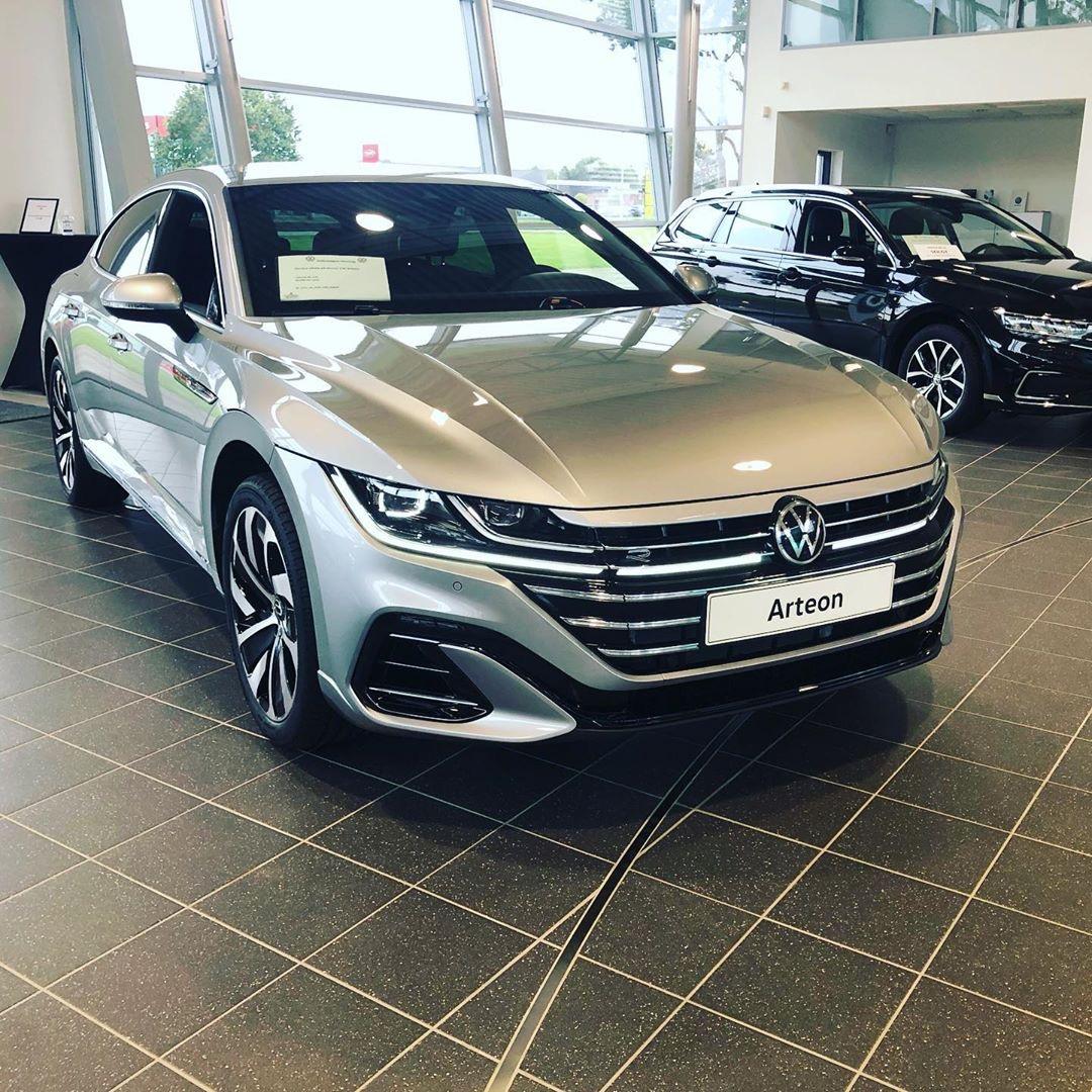 新款大众cc三厢版实车来了比cla3系运动太帅了