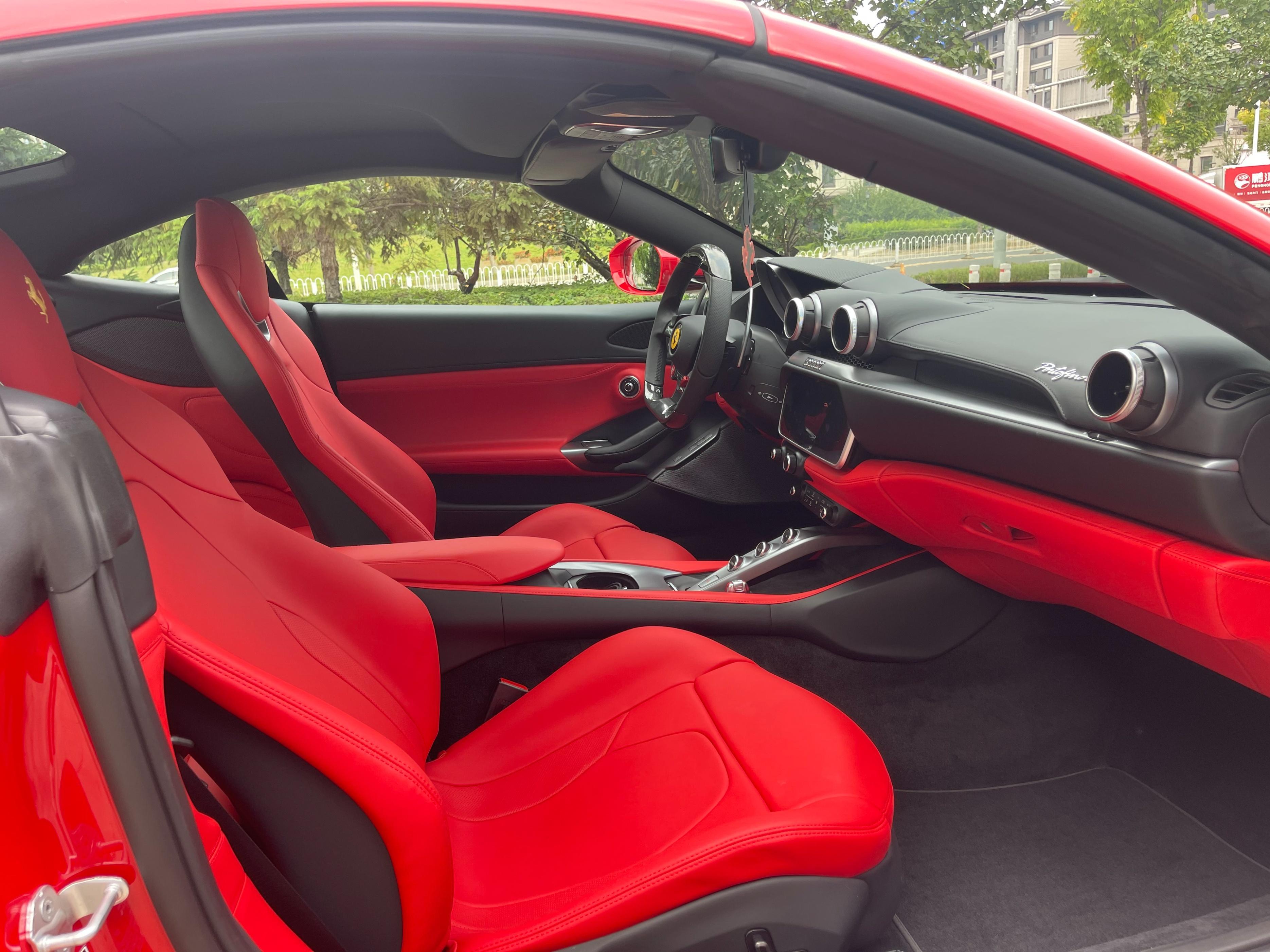 280多万拿下portofino m新车,门槛最低的敞篷法拉利,比roma好看