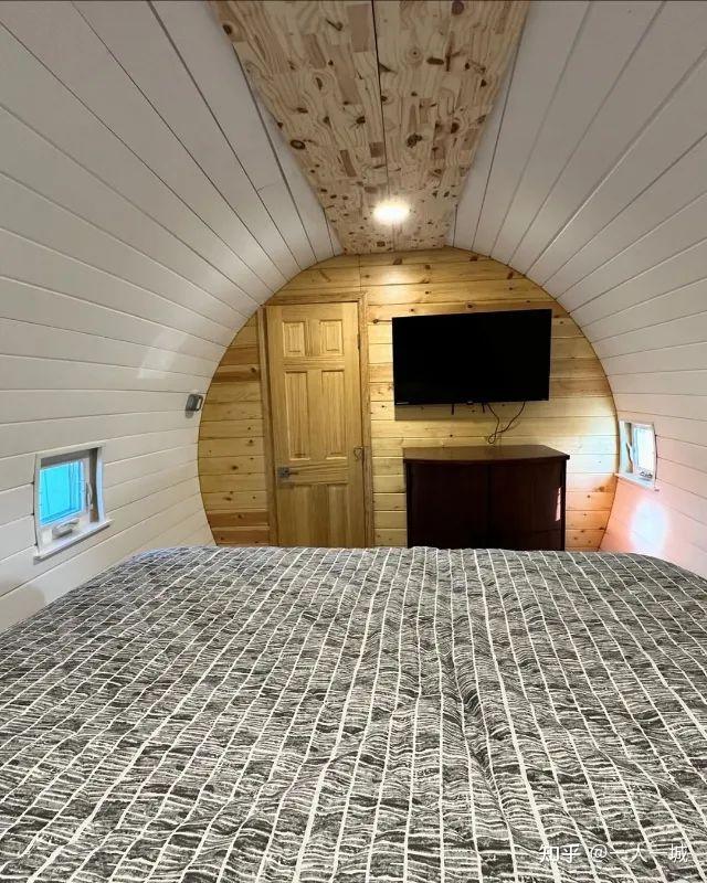 美国最硬核飞行员情侣放弃天上体面高薪豪气建飞行学校