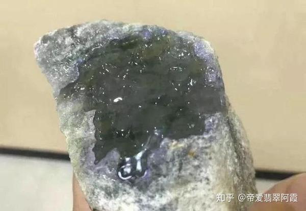 懂翡翠原石赌石各种皮壳和它们各场口特征让你瞬间5000变五十万 - 知乎