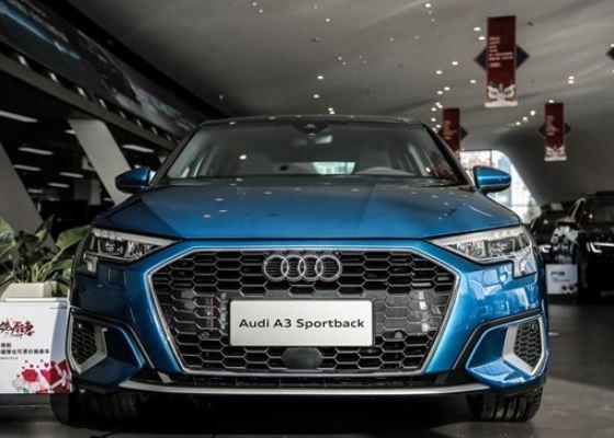 2021款奥迪a3到店外观很运动轴距2629mm30色氛围灯很高级