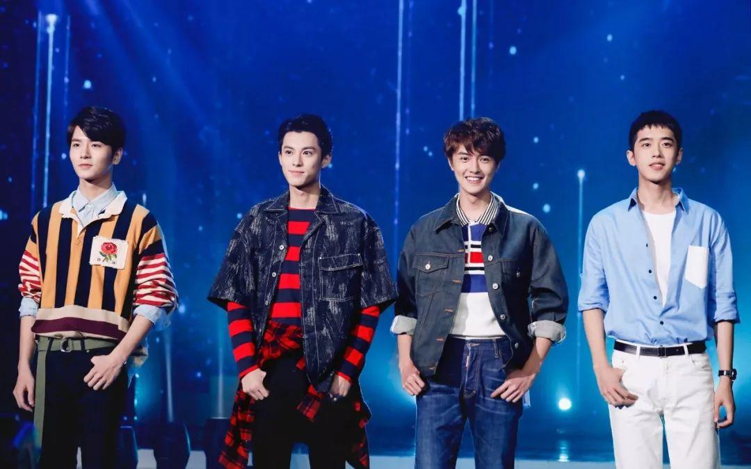 wuli晖老板也和老友张帅在现场pk了起来,晖老板为f4进行时髦大改造