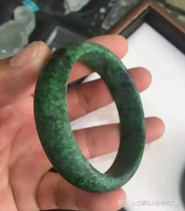 八三玉不倒翁莫西西和翡翠的区别