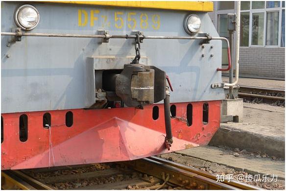 蒸汽机车的自动挂钩究竟是谁发明的