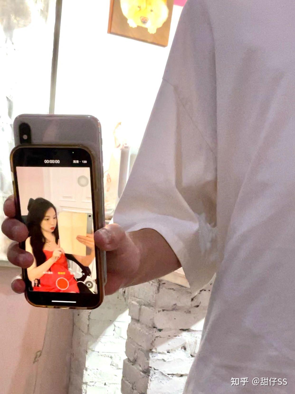 不用笨男朋友来找角度,我们自己看着前置调整