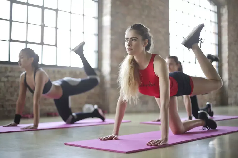 在家就可以做的力量训练 v2-0c0a63d2a13ebc73423a8be79d7c7deb_r.jpg