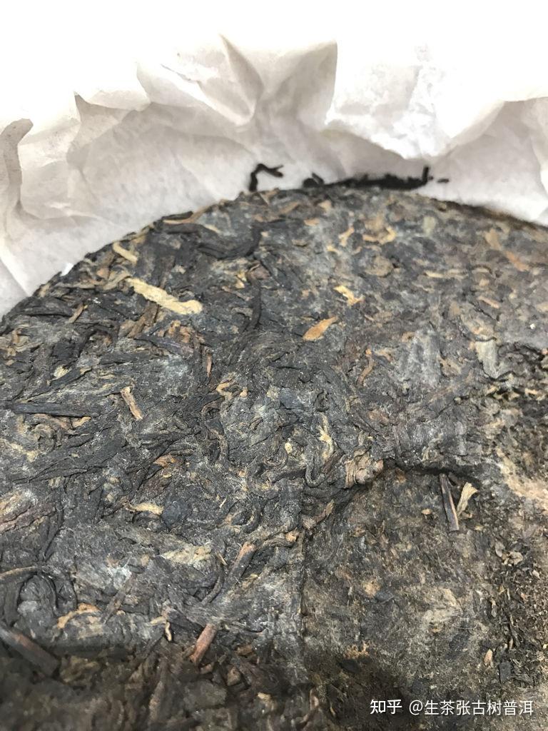 如何区分普洱茶上面的白点是白霜还是发霉