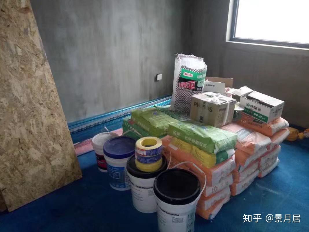 材料开始堆在儿童房次卧放鞭炮准备开工随着一声声鞭炮,新家装修之旅