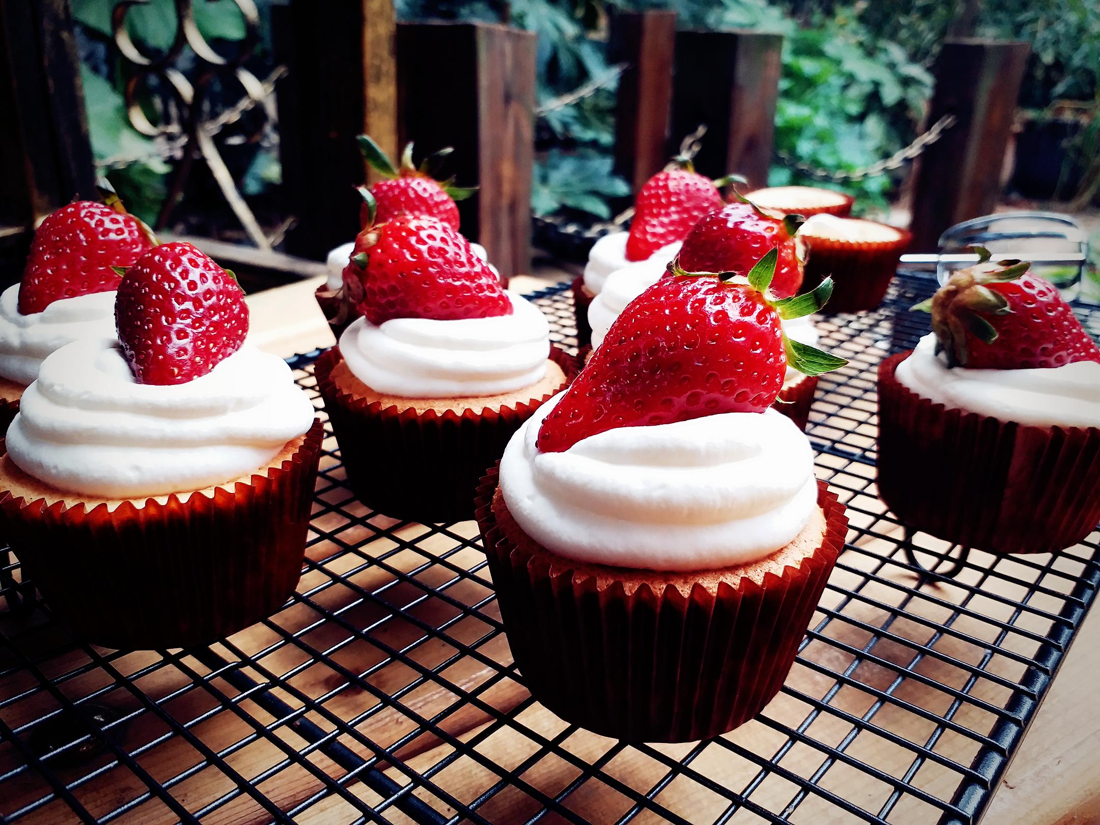 草莓香草纸杯蛋糕