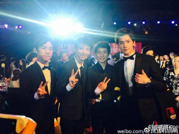 如何看待杨洋和易烊千玺长相微妙的像?