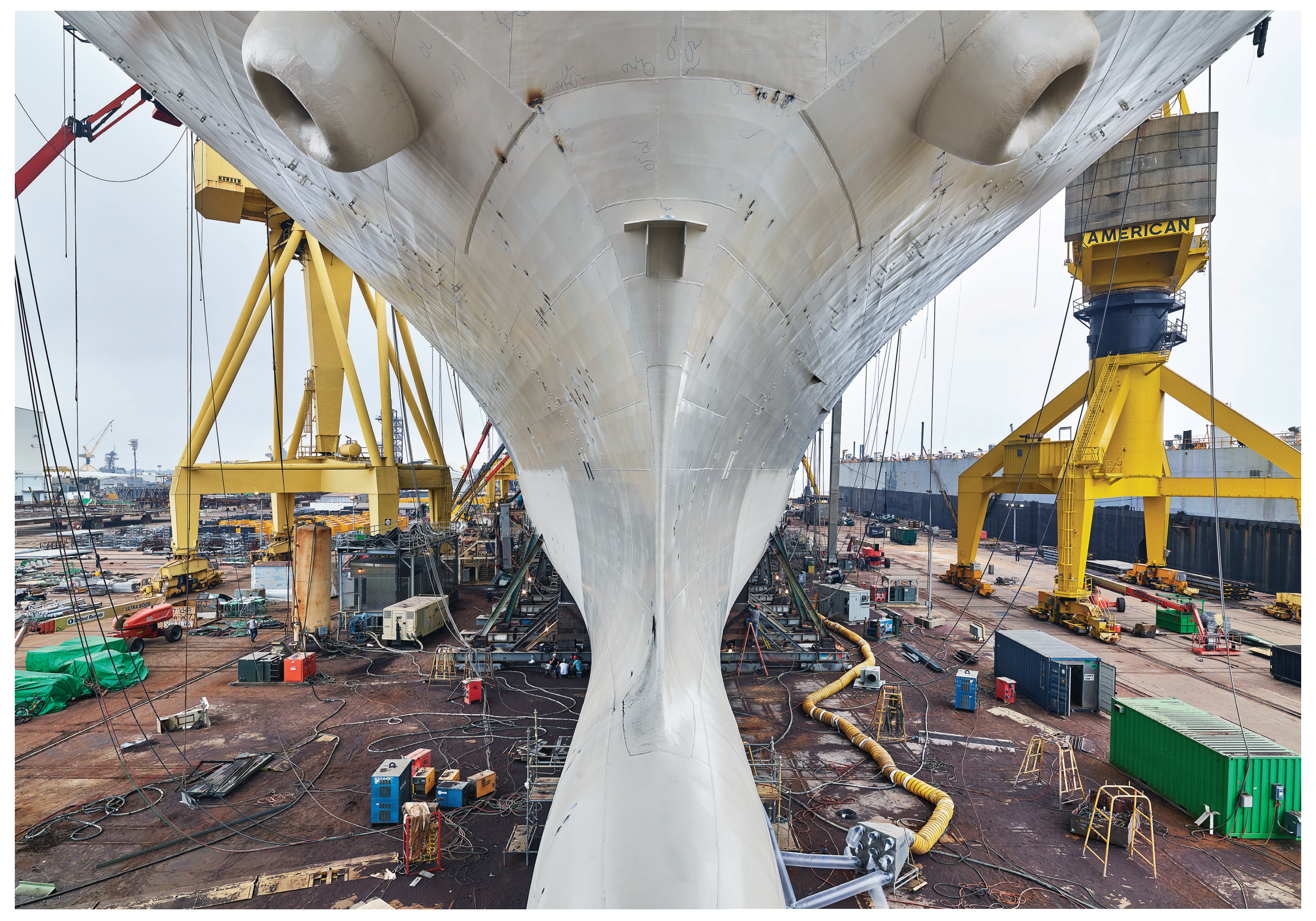 ④起锚为了承受住 tripoli 号重达 44000 多吨的质量,这其中 包括了