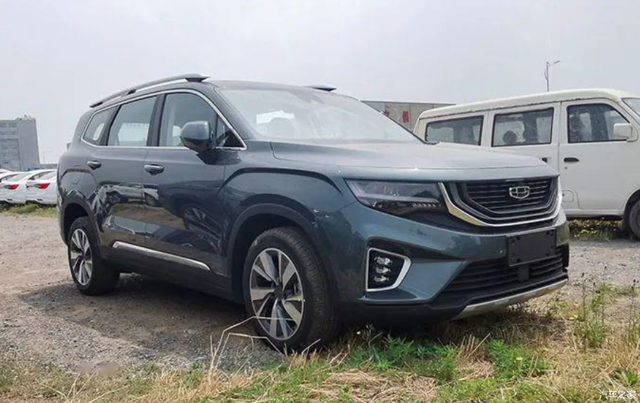 吉利中型suv到货三缸四缸都有这气场还是建议选18t