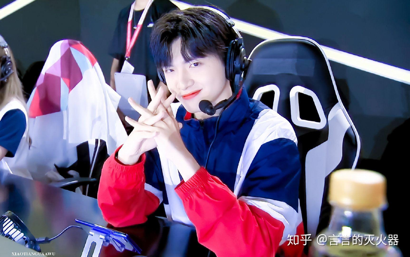 大家可以晒一晒自己收藏的翟潇闻壁纸图吗? - 知乎