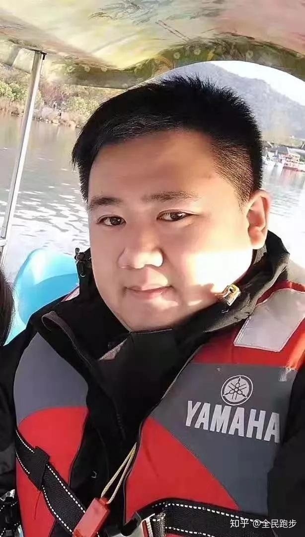 那他是怎么从200斤的体重减到140斤左右的呢?