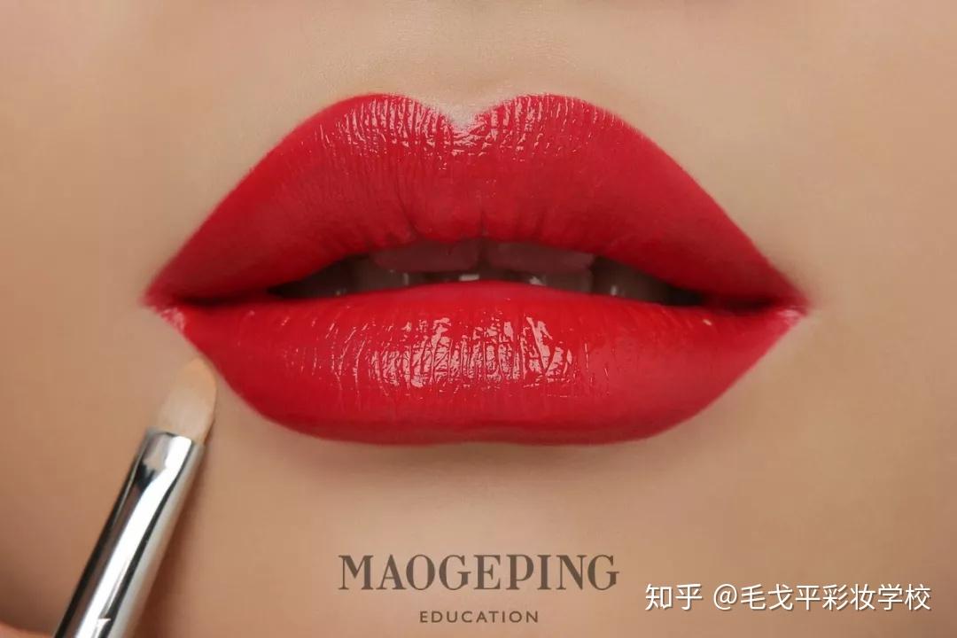 口红怎么涂出唇线 v2-0d45ac13b414ca8b2fe82c36876aa9ff_r.jpg