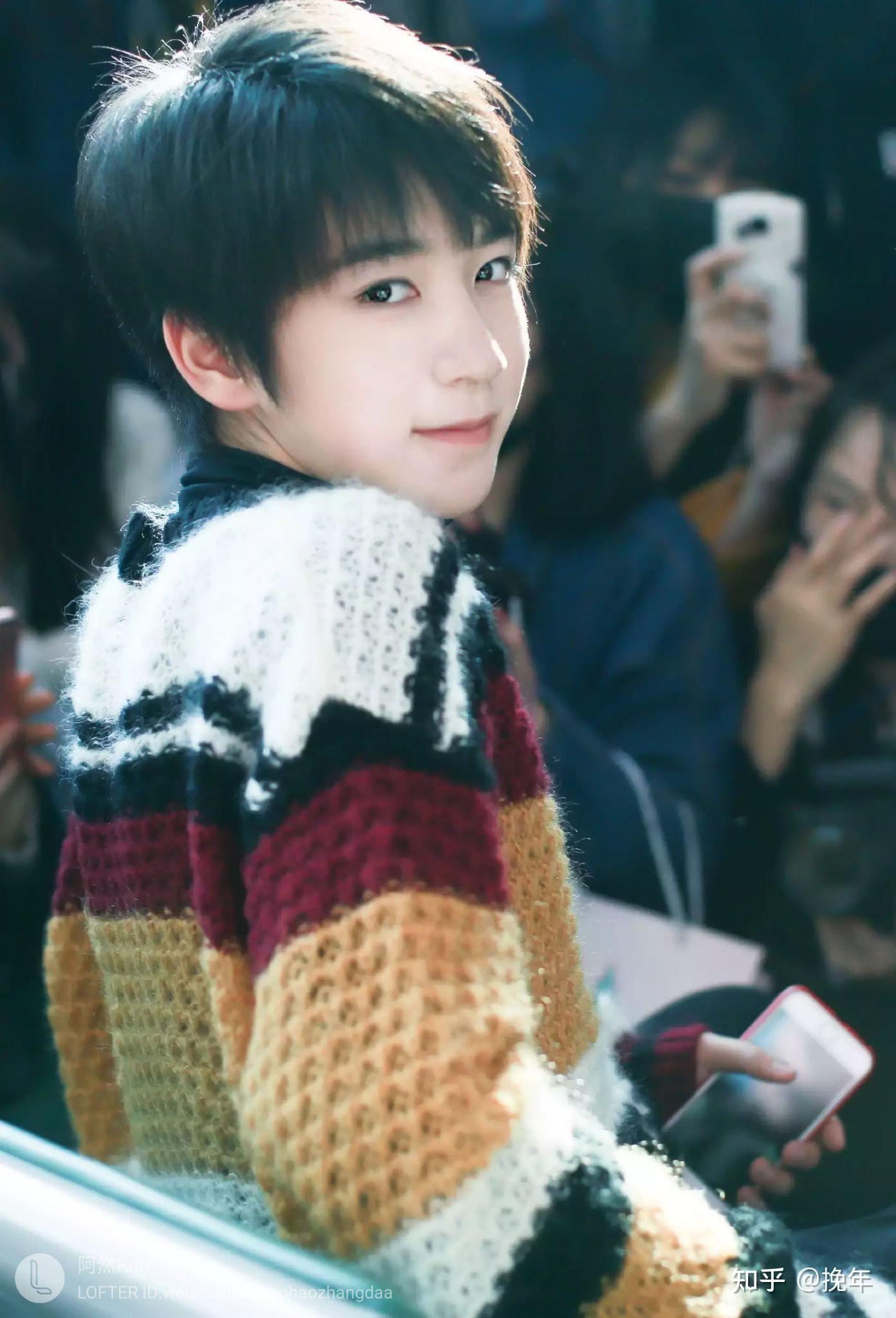 可不可以发点贺峻霖笑着的图? - 知乎