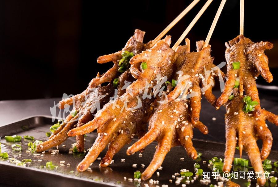 烧烤店老板炮哥教你怎么才能烤出好吃的鸡爪