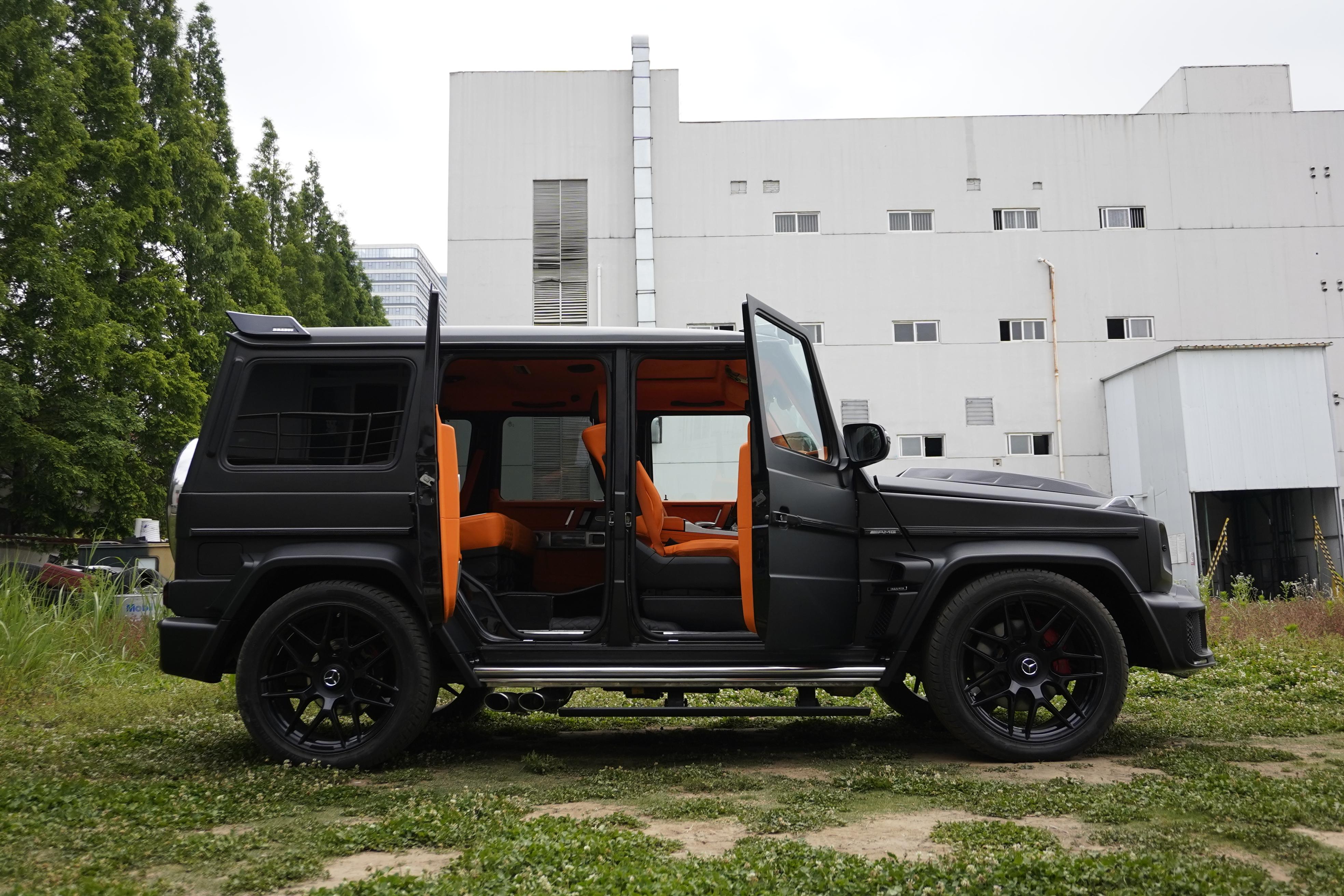 这一台是车主花了75w购买的二手奔驰大g车型,不远