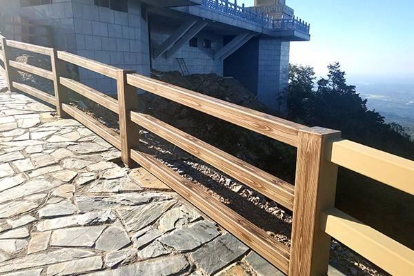 景区护栏这样做很容易达到护栏木纹效果护栏仿木纹漆