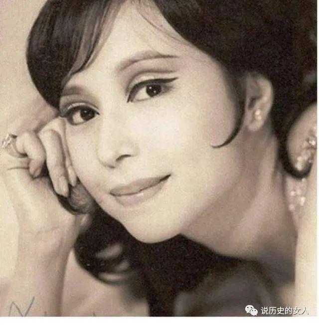 她,被誉亚洲第一艳星,曾全裸出镜,当过间谍,后息影从商成中国导航之母