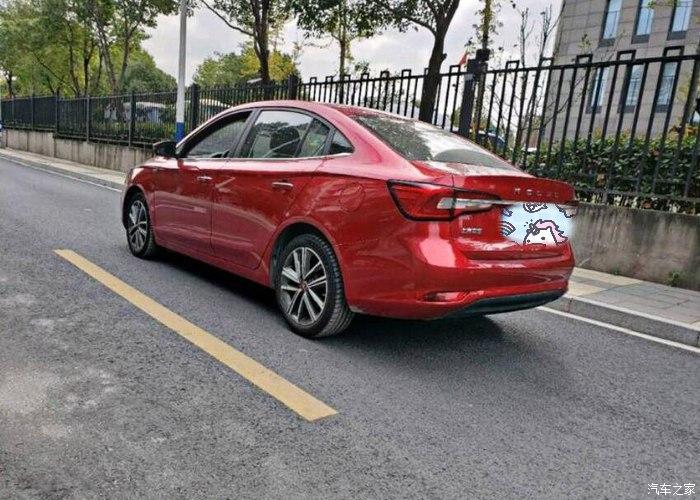 红色的荣威i5看起来好大气,配置也还蛮高的