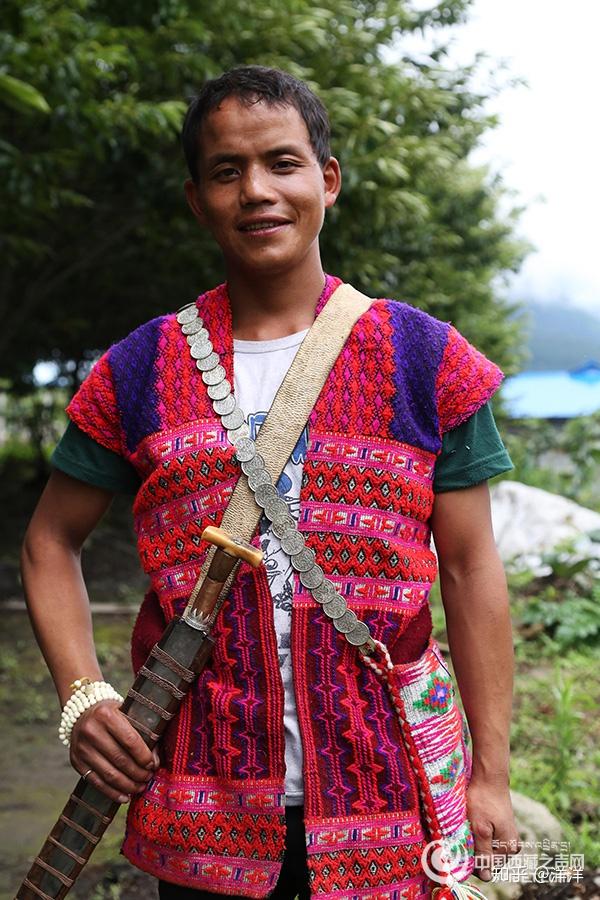 阿细族神秘的裸体部落阿细阿细是彝族的一个支系,自称"啊细",聚居于