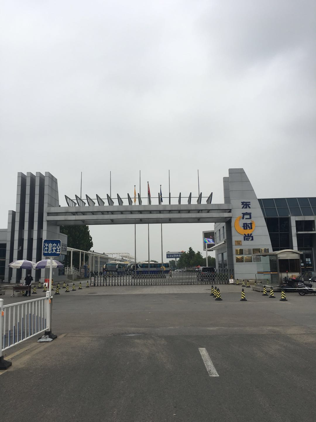 东方时尚驾校学员驾照到期换证仅需10分钟30块钱