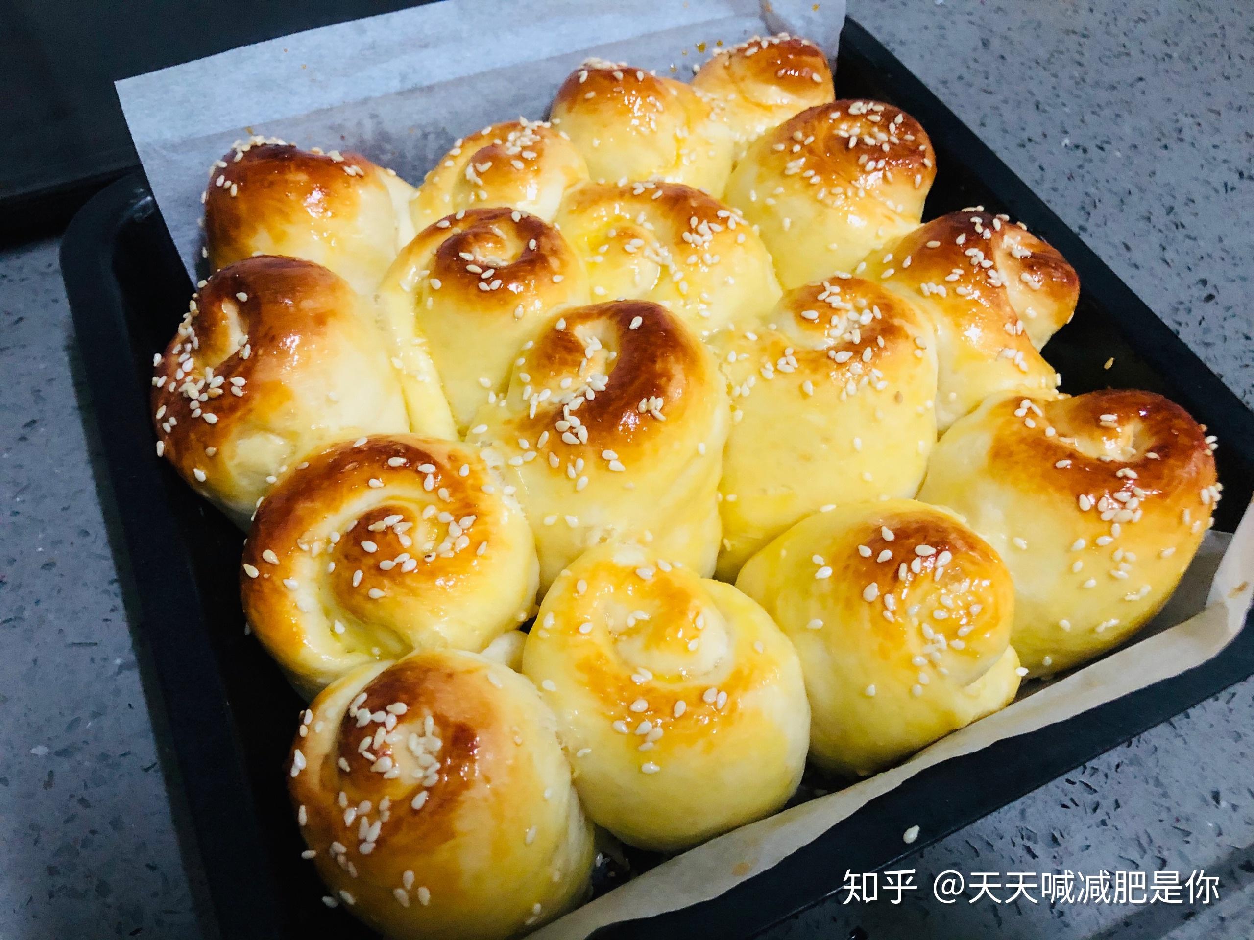 蜂蜜脆底小面包童年的味道烤箱烘焙芝麻餐包