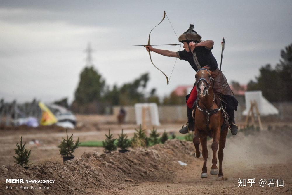 伊朗设拉子举行国际骑马射箭锦标赛