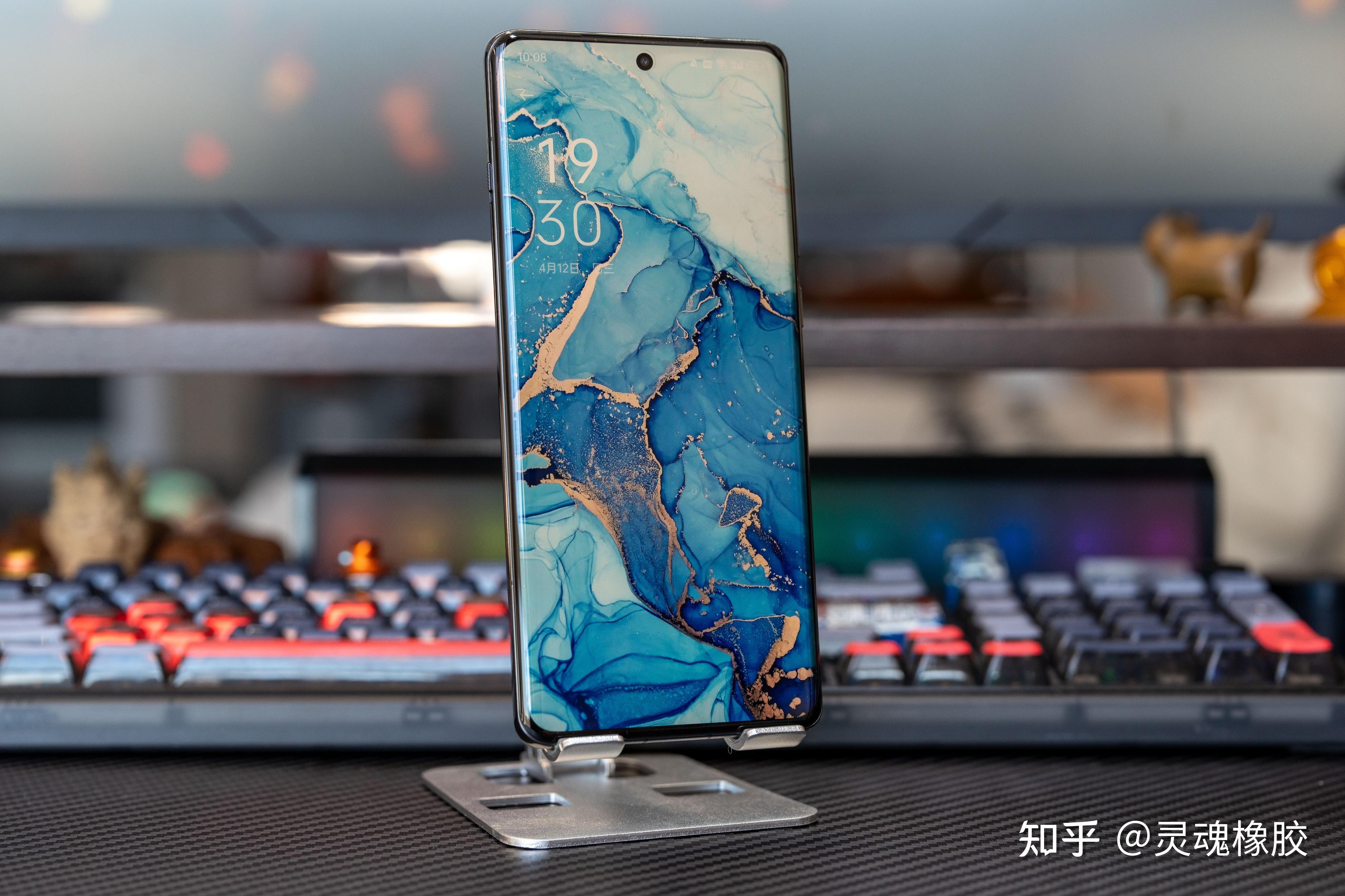 因为这货从发布到现在,连续5个月霸榜安兔兔4000元以上旗舰手机性价比