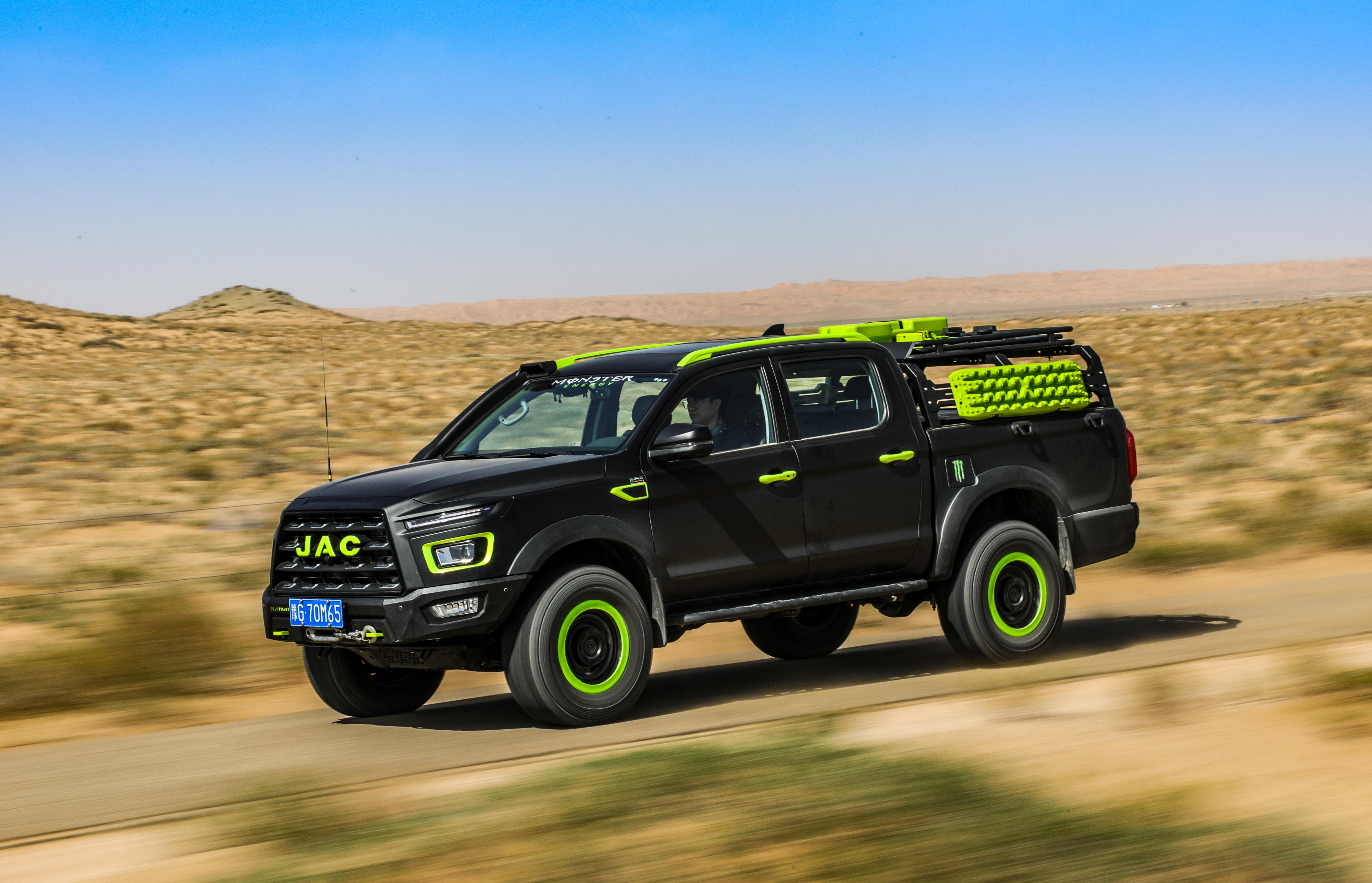 悍途绿魔版时尚炫酷与硬核越野兼具尽享美好皮卡车生活